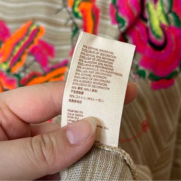 Free People Catalunya Tan White Striped Floral Embroidered Top Sz M Boho Preppy - Picture 8 of 8